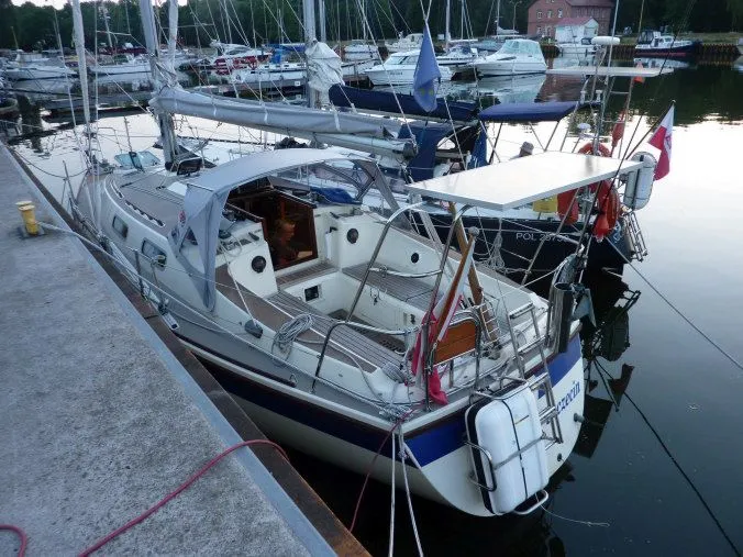 Charter a 9.7m Westerly Fulmar in Szczecin