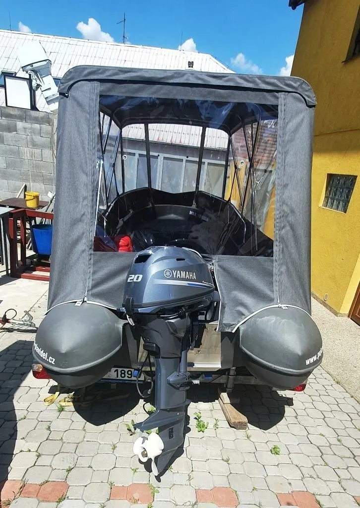 4.38m Mělník Motor Boat Hire