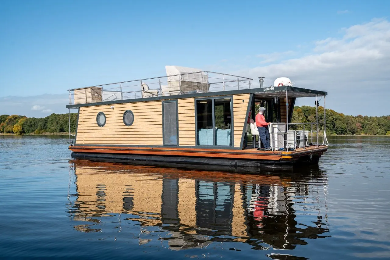 Charter a 13.7m Boat in Fürstenberg/Havel