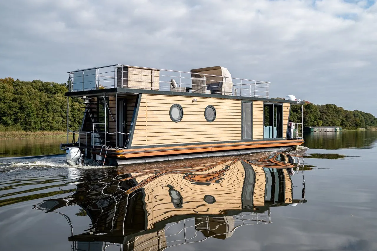Charter a 13.7m Boat in Fürstenberg/Havel