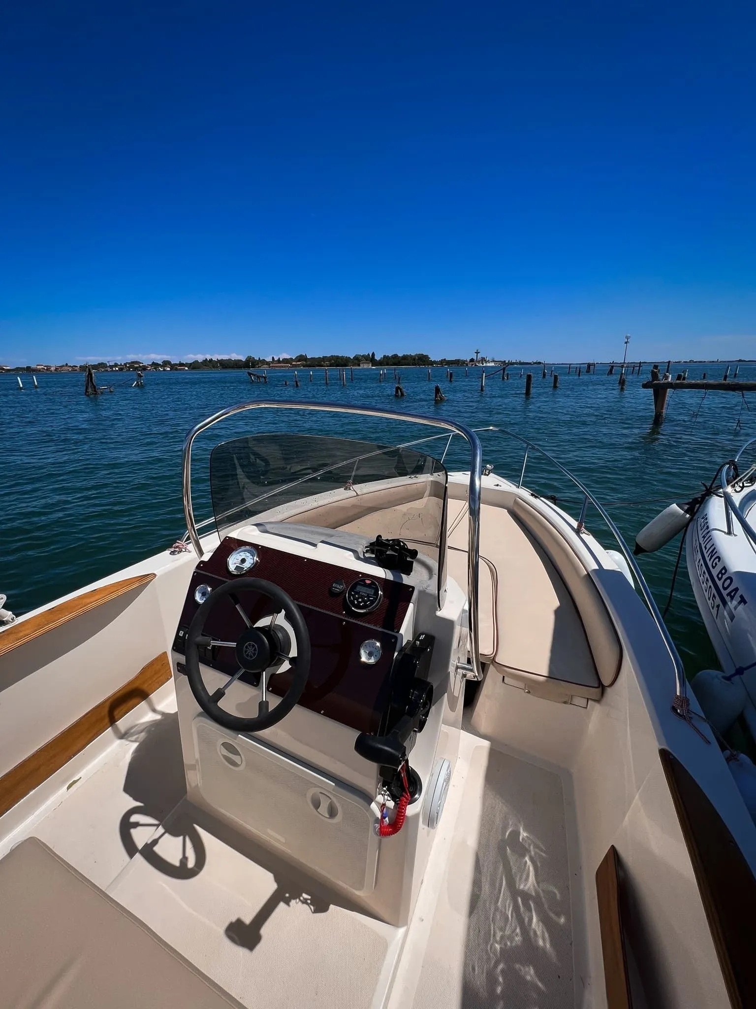 Rent a 5.5m Yacht and Co Voyager 18 Motor Boat in Venice