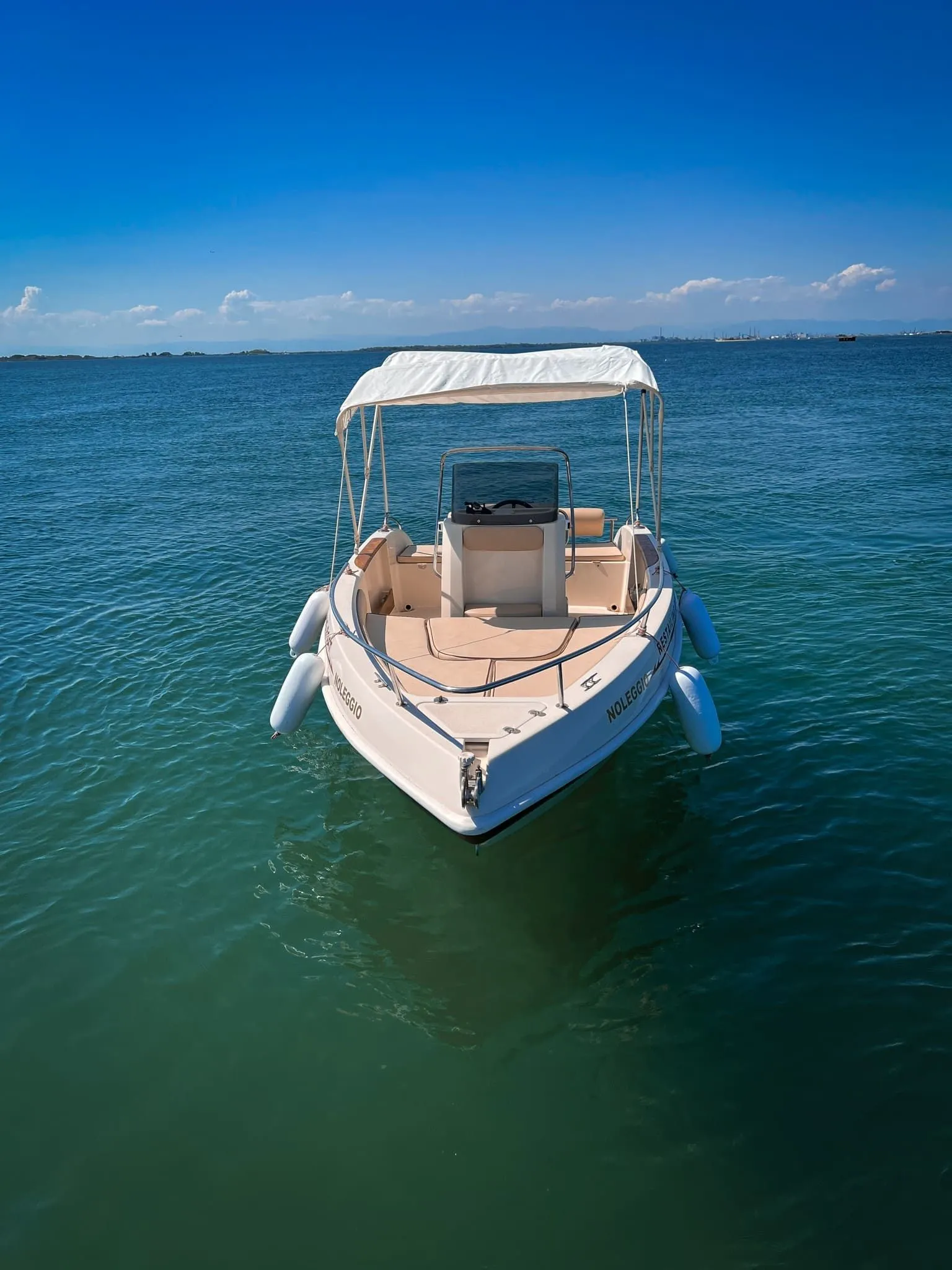 Charter a 5.5m Boat in Venice