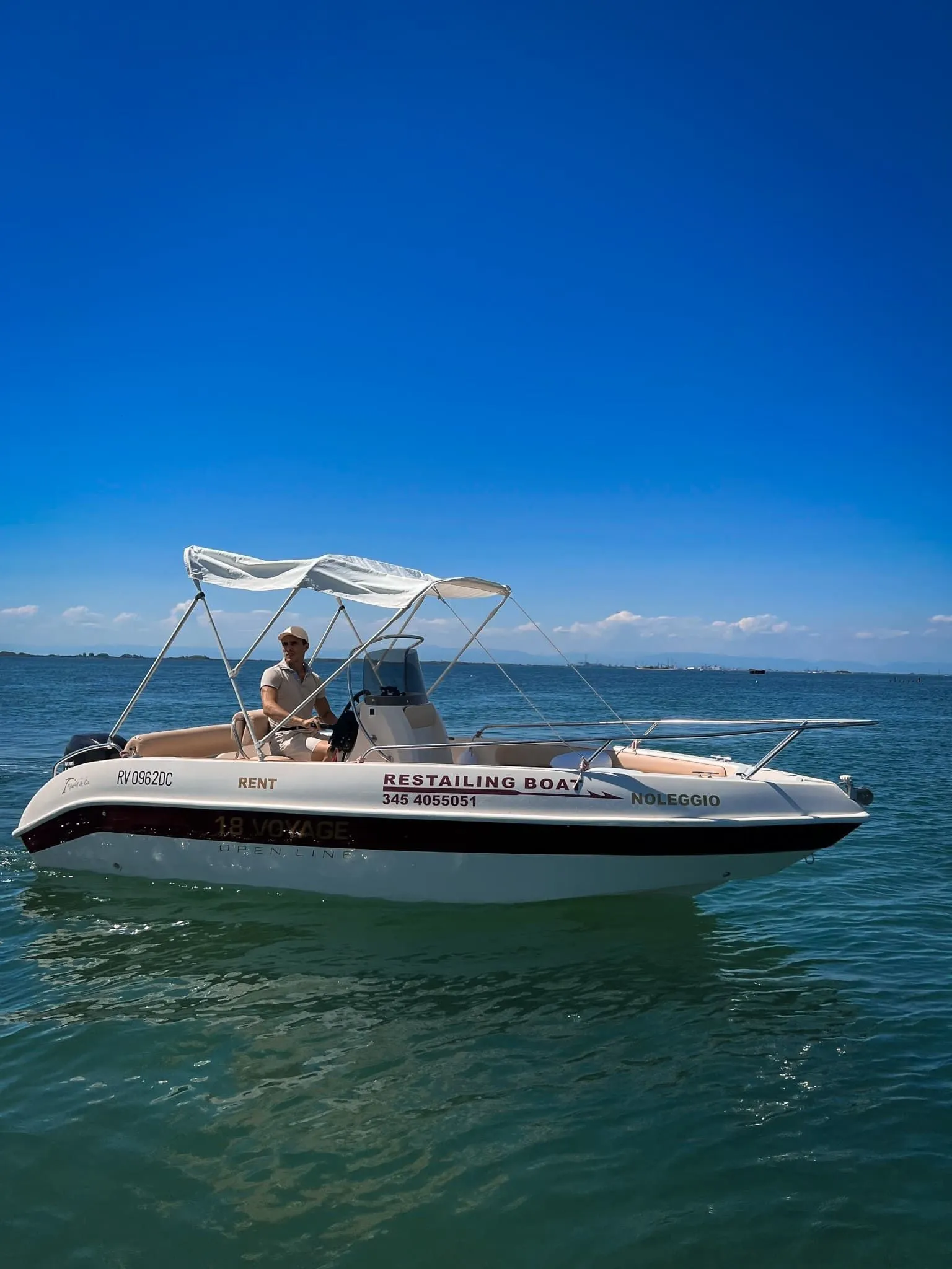 Charter a 5.5m Boat in Venice