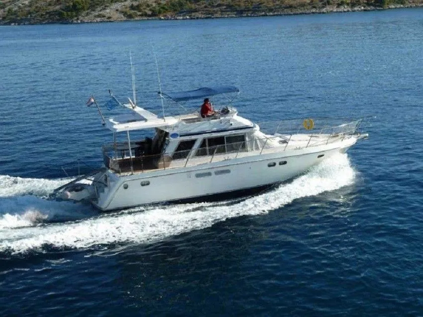 14.8m Primošten Motor Yacht Yaretti 1570 Hire