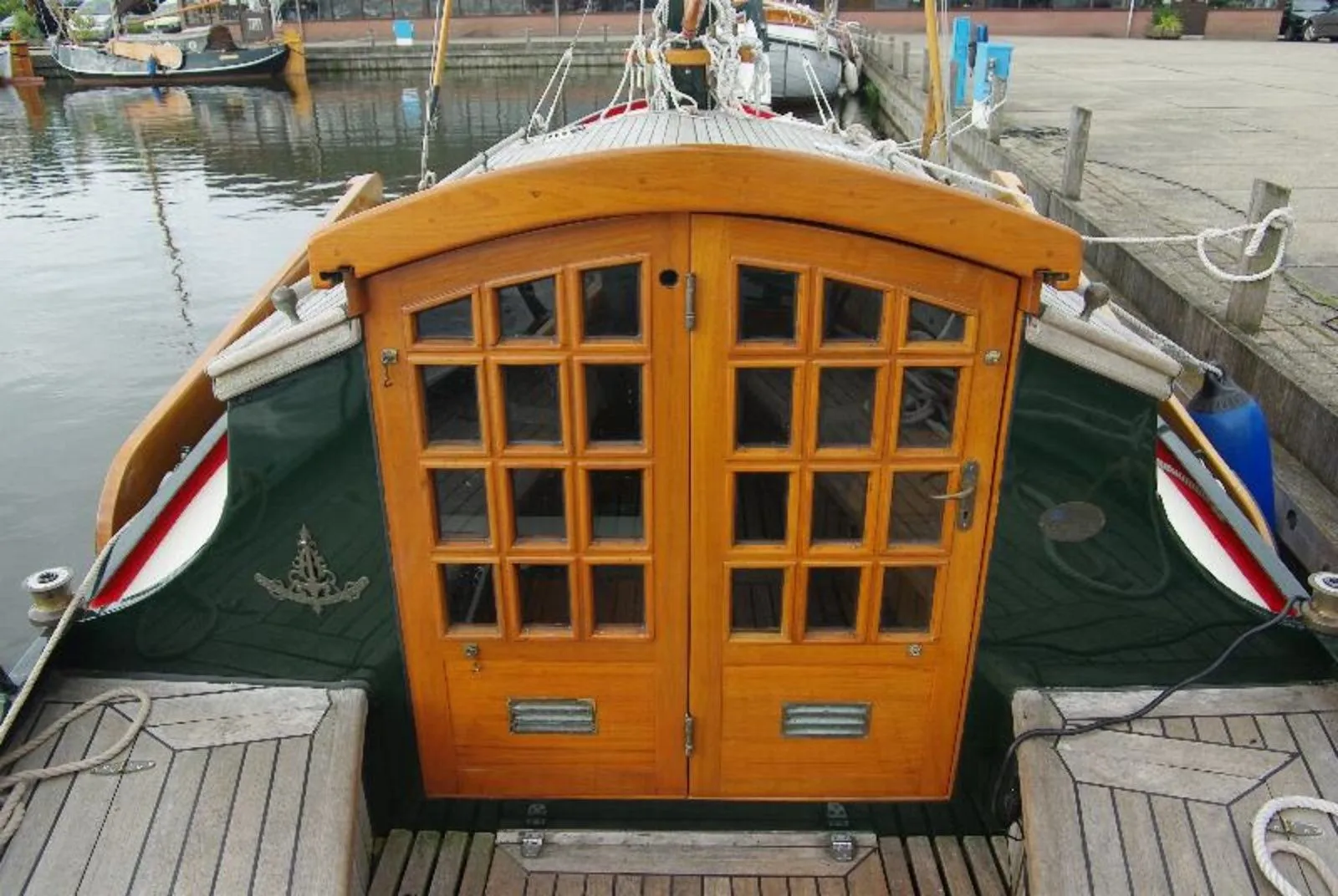 Vertrouwen Charter Boat