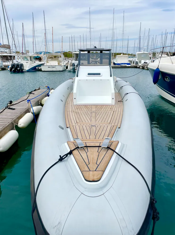 Magna Magica Charter Boat