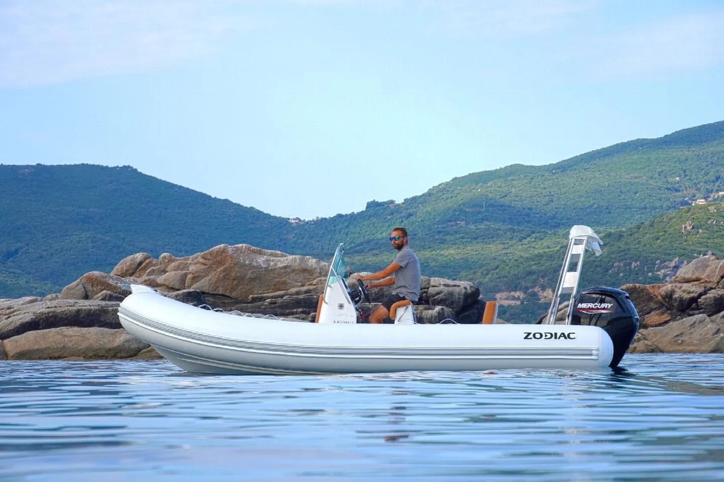 5.8m Propriano Motor Boat Hire