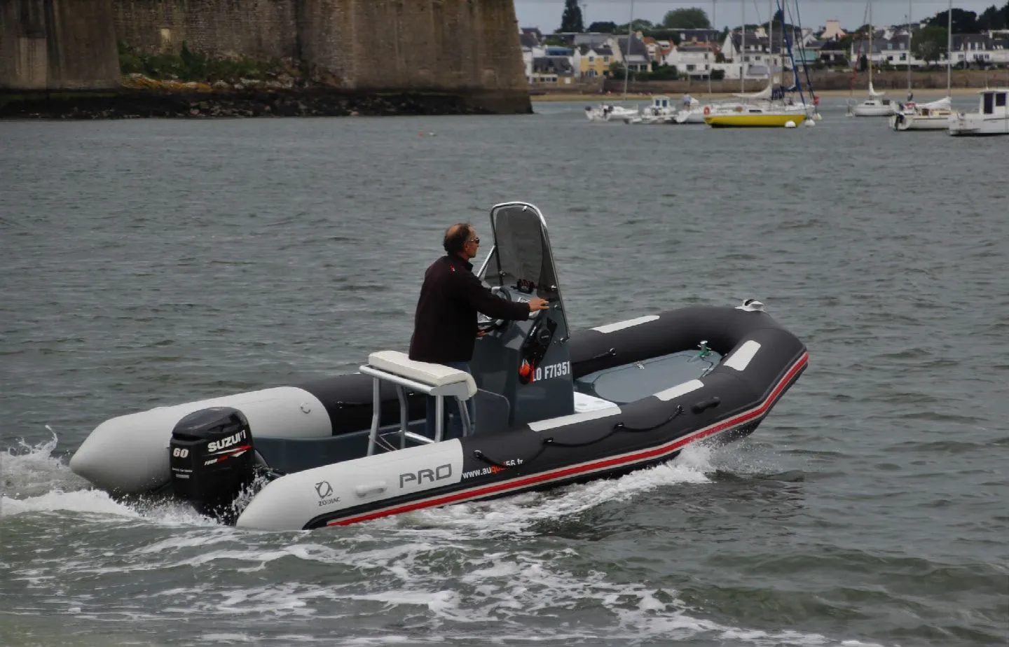 Rent a 5.5m Boat in Port-Louis