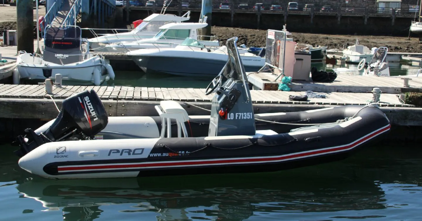 Rent a 5.5m Boat in Port-Louis