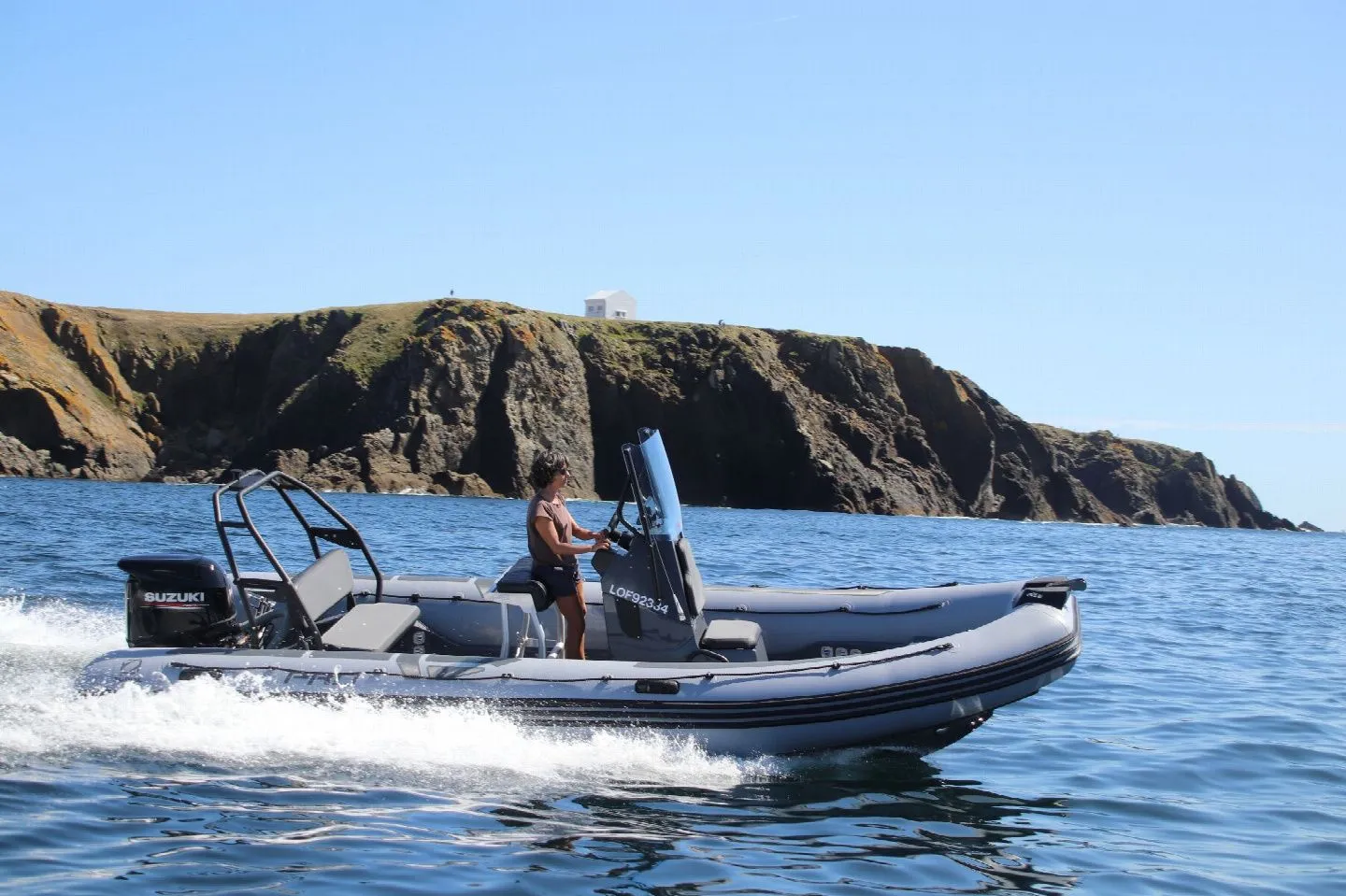 Charter a 6.1m Boat in Port-Louis