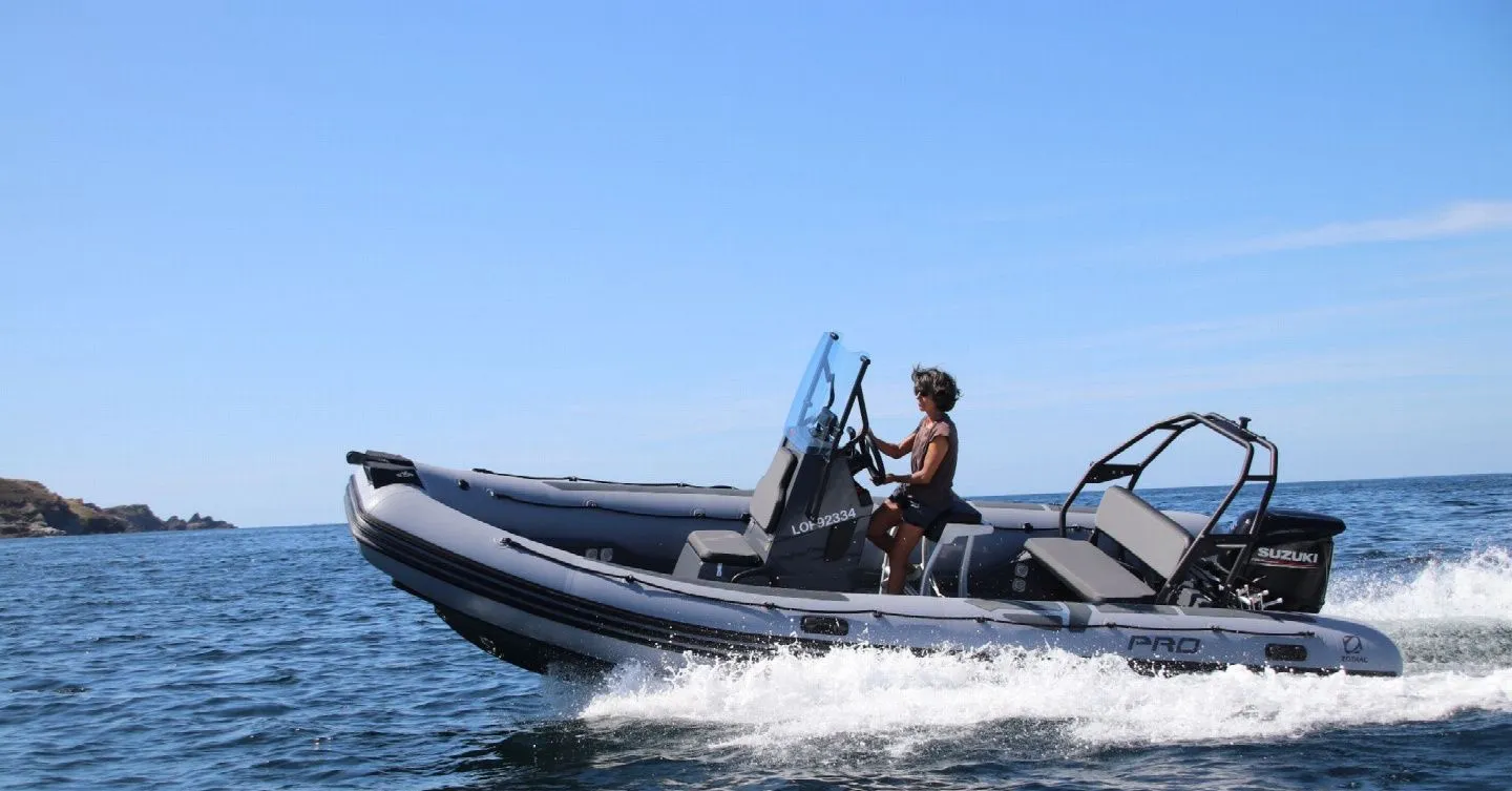Charter a 6.1m Boat in Port-Louis