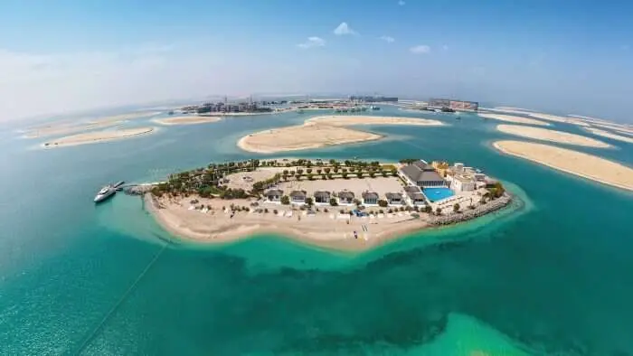 Rent a Motor Yacht in United Arab Emirates